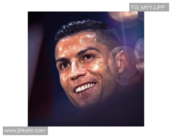 足球明星趣味头像女球迷图片分享让你爱上足球的魅力与乐趣