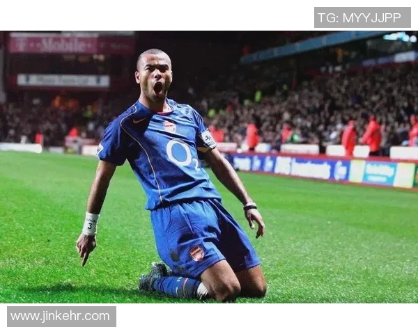 一米六五的足球明星如何在绿茵场上突破身高限制成就辉煌职业生涯